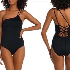 La Blanca goddess one shoulder, one piece swimming suit. Size 4.